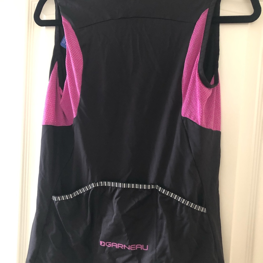 NWT! Zip up, sleeveless cycling jersey.